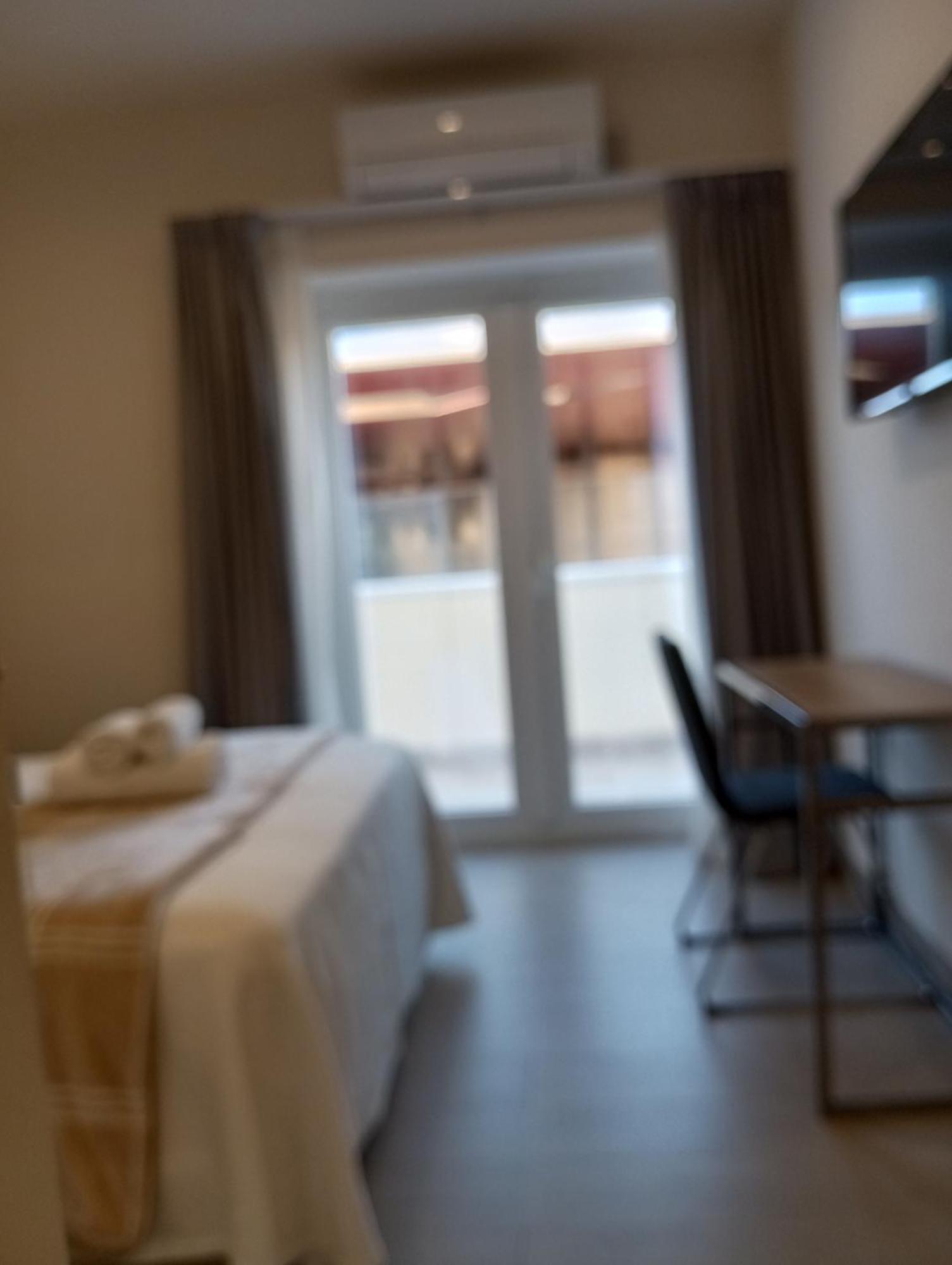 Hostal La Estacion Terrazas Madrid Exterior photo